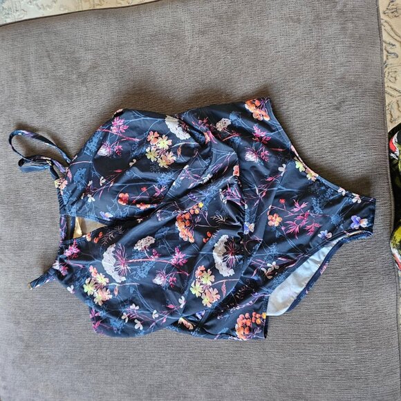 NWT Sun & Sea Women's Floral Curvy Blouson Cross Over One Piece Size 22 - Picture 12 of 16